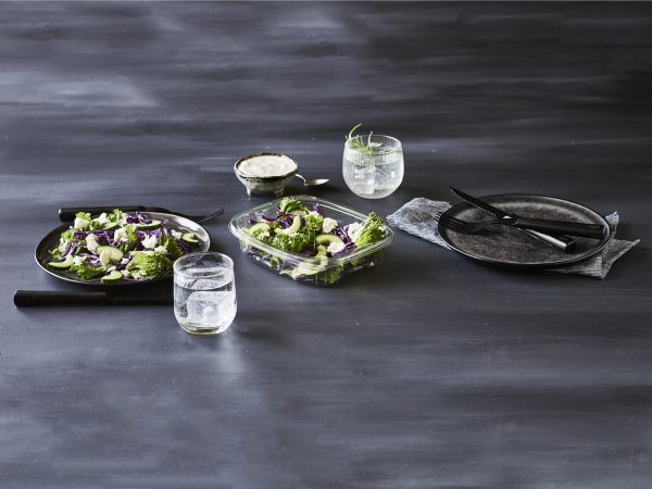 Image - Table dréssée et salade
